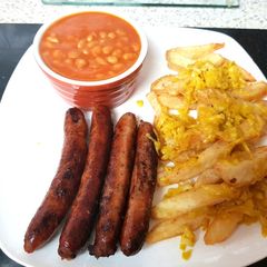 A picture of Black Pepper Sausage, Beans. & Cheesy Curry Chips. 👍.