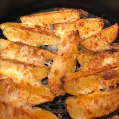 A picture of 15 minute cheesy potato wedges.