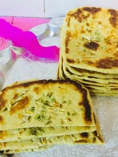 दूध, मलाई वाले मीठे पराठे (Doodh malai wale meethe parathe recipe in Hindi) रेसिपी मुख्य फोटो
