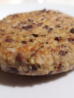 Una foto de Hamburguesa vegana de azukis y mijo