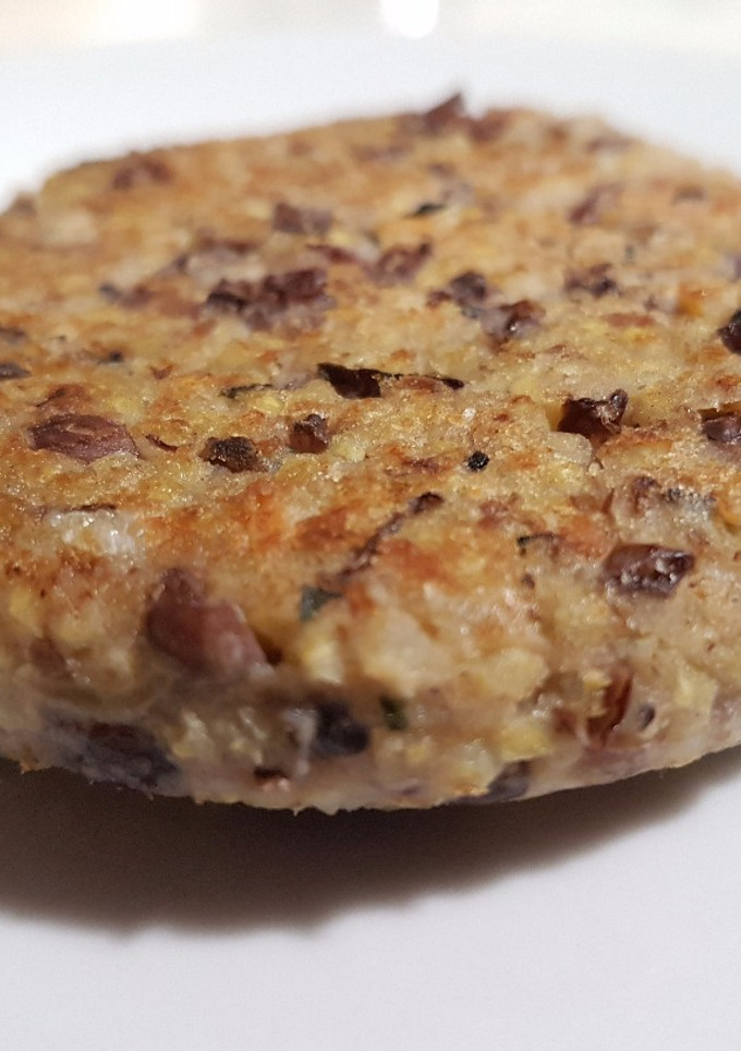 Una foto de Hamburguesa vegana de azukis y mijo