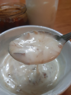 Una foto de Yogurt natural casero con mermelada de cidra y naranja
