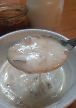Una foto de Yogurt natural casero con mermelada de cidra y naranja