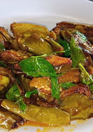 Hình của món Cà xanh kho quế.