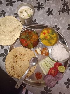 ગુજરાતી થાળી રેસીપી મુખ્ય ફોટો