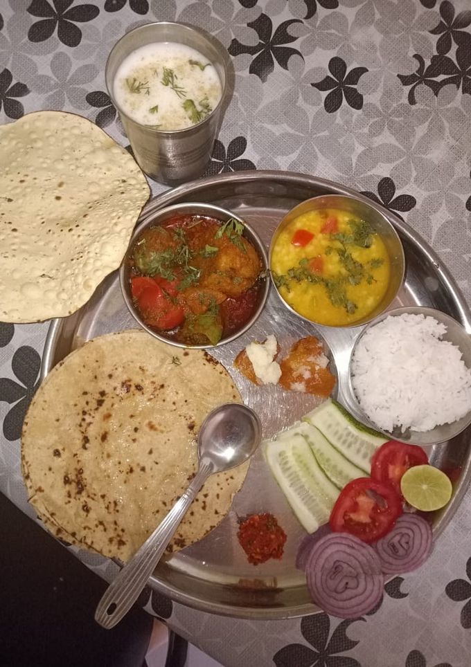 ગુજરાતી થાળી રેસીપી મુખ્ય ફોટો
