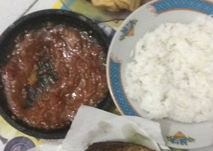 Dorang goreng, sambal terasi dan lalapan