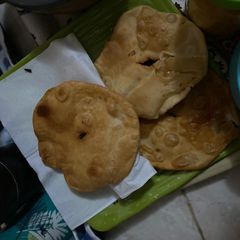 A picture of Fateer fried plat bread.