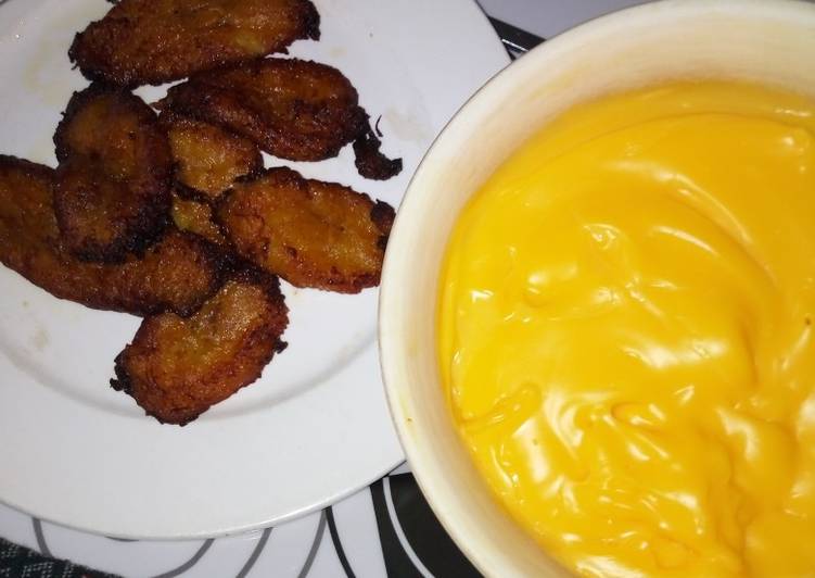 Simple Way to Prepare Homemade Fried Plantain with Banana Flavored Custard