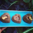 Postre crudivegano de durazno y chocolate