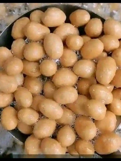 A picture of Peanut Burger.