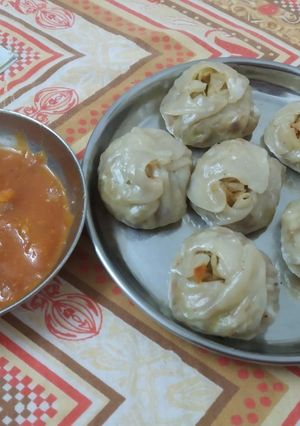 वेज मोमो के साथ चटनी (Veg momos aur chutney recipe in Hindi) रेसिपी मुख्य फोटो