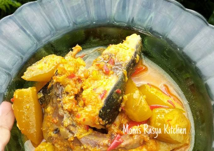 Resep Ikan Tongkol Bumbu Kuning Oleh Moms Rasya Kitchen Cookpad