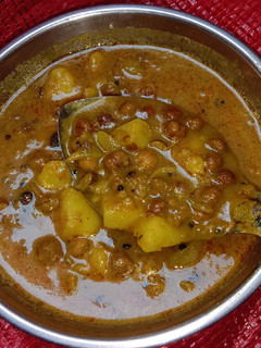 काले चना आलू की सब्जी(kale chane ki sabzi recipe in hindi) रेसिपी मुख्य फोटो