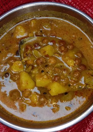 A picture of Black Chickpea and Potato Curry (Kale Chane Ki Sabzi).