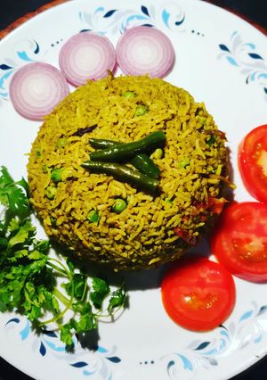 A picture of SPINACH RICE with PEAS..