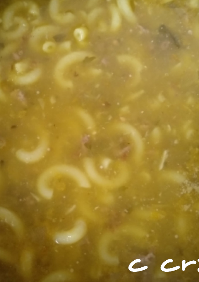 Una foto de Sopa de fideuá, con tropezones