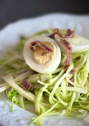 Hình của món Salad Puntarelle Kiểu Ý.