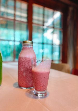 Una foto de Licuado de frutos rojos y banana