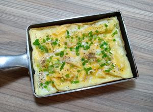 Hình của món Trứng chiên hành lá.