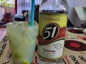 Una foto de bebidas con alcohol de brasil