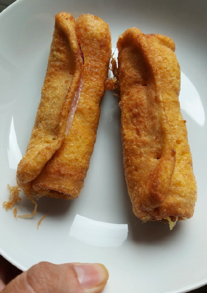 Una foto de Rollito de pan bimbo con jamón york y queso