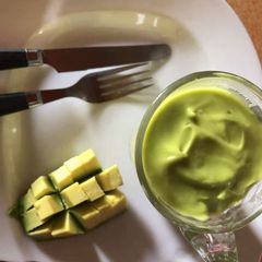 A picture of Avocado scoop🥑.