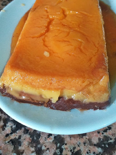 Una foto de Tarta de flan con galletas y chocolate