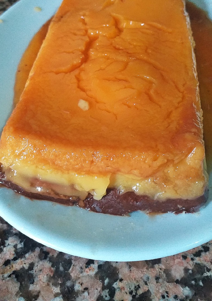 Una foto de Tarta de flan con galletas y chocolate