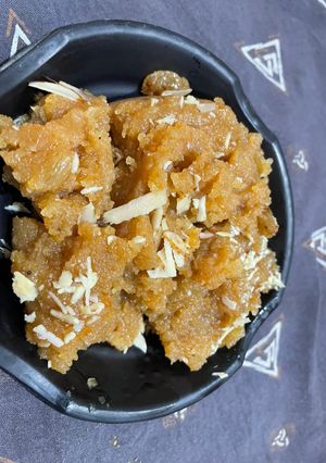 મગ ની દાળ નો શિરો (Moong Dal Sheera Recipe In Gujarati) રેસીપી મુખ્ય ફોટો