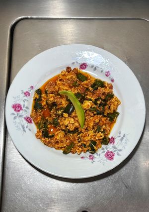 Una foto de *CHORIZO CON HUEVO Y CHILE POBLANO*