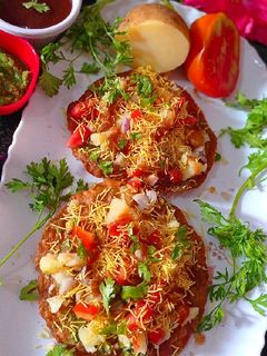 गेहूं आटा पापड़ चाट(GENHU AATA PAPAD CHAAT RECIPE IN HINDI) रेसिपी मुख्य फोटो