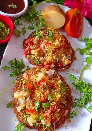 गेहूं आटा पापड़ चाट(GENHU AATA PAPAD CHAAT RECIPE IN HINDI) रेसिपी मुख्य फोटो