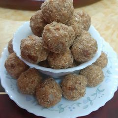 A picture of Menthi Ladoo Fenugreek seeds.