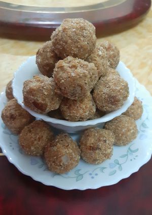 A picture of Menthi Ladoo Fenugreek seeds.