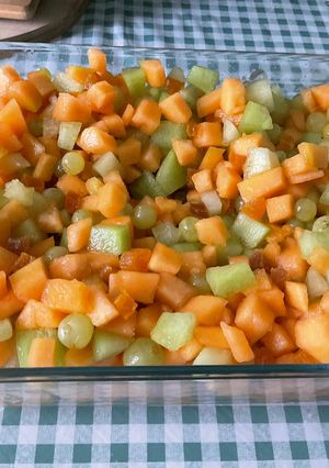 Une photo de Salade de fruits aux deux melons, raisins et abricots