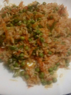 Una foto de Arroz frito con verduras chino al estilo de mari