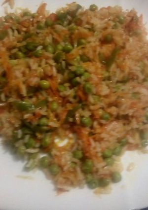 Foto principal de Arroz frito con verduras chino al estilo de mari