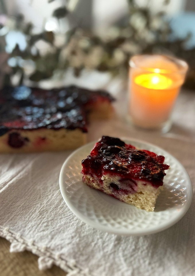 Una foto de Brownie de limón y arándanos
