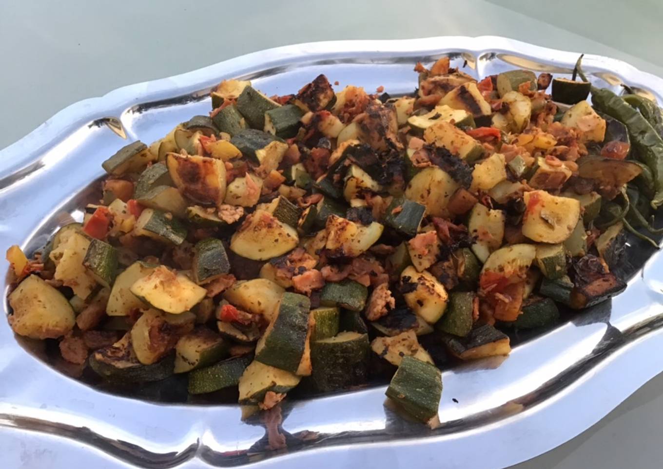 Courgettes au jambon, poivron, tomates, abricots secs et citron confit