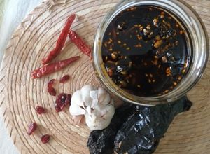 Una foto de Salsa macha no tan macha🥜🌶️