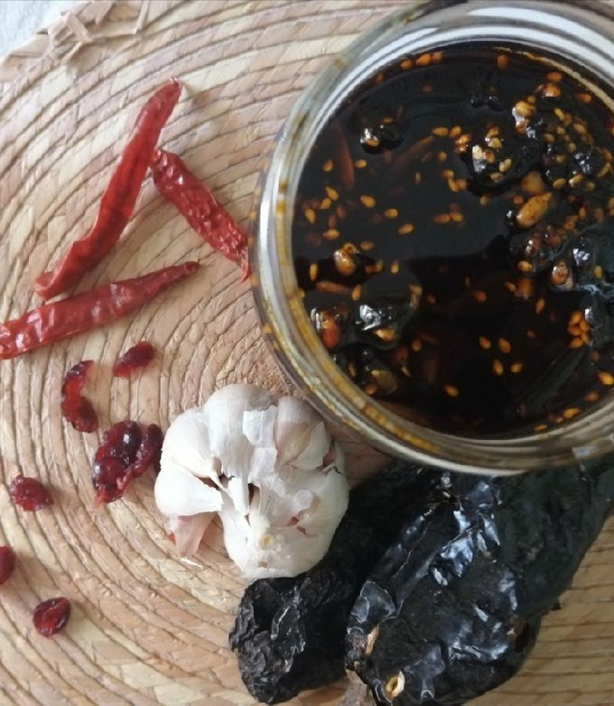 Una foto de Salsa macha no tan macha🥜🌶️