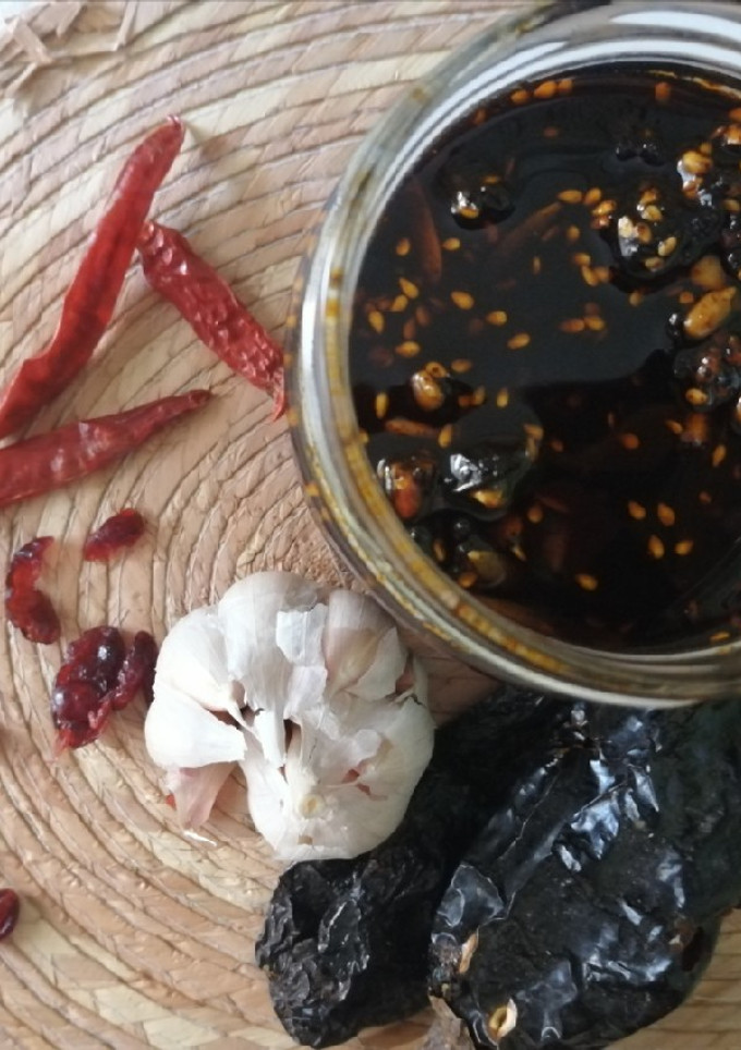 Una foto de Salsa macha no tan macha🥜🌶️