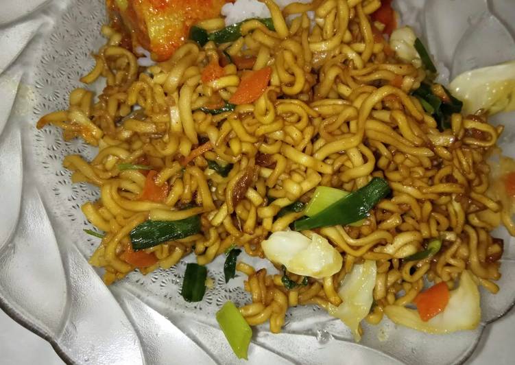 Cara Gampang Membuat Mie goreng sayur by #dapurhamezan, Lezat