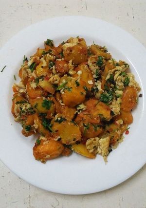 A picture of Bhajia panfried in eggs.