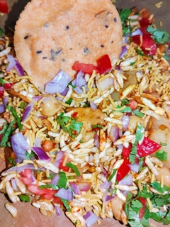 பேல் பூரி(bhel puri recipe in tamil) செய்முறை முக்கிய புகைப்படம்