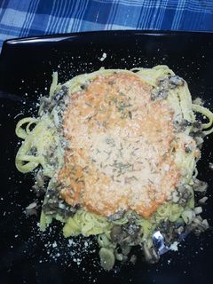 Una foto de Fettuccine con champiñones y salsa cremosa rabiosa