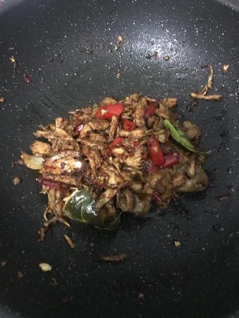 Langkah Mudah untuk Menyiapkan Ayam Suwir Pedas Kecap Manis Gurih Bumbu Sederhana yang Lezat Sekali