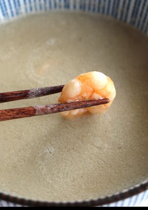 Une photo de One pot bouillon thaï aux crevettes