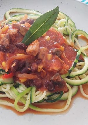 Una foto de Tallarines de Zapallo Italiano con salsa de tomate